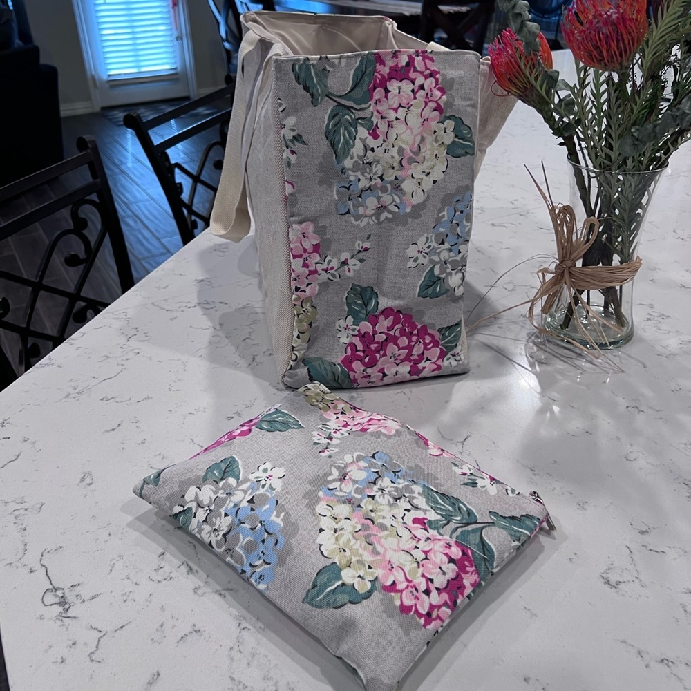 New X-Large Canvas Bag With Matching Storage Bag - image 7